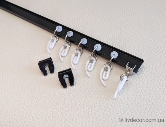 Т-Профіль LUX посилений з металевим роликовим бігунком Чорний (укомплектований) з білим гачком